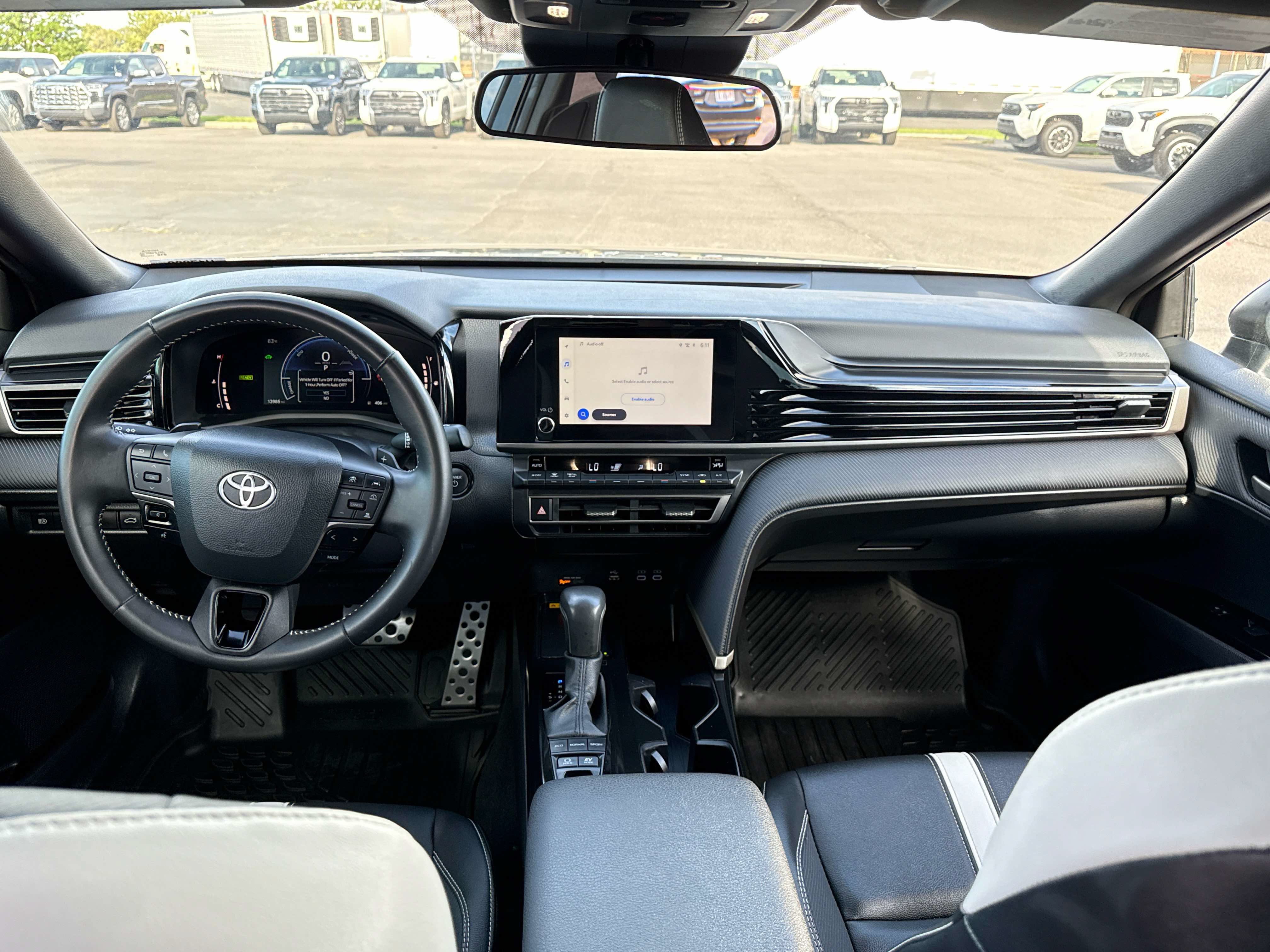 Used 2025 Toyota Camry SE FWD image 14