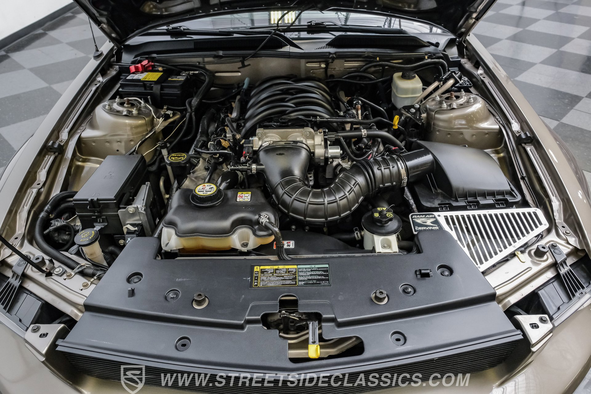 Used 2005 Ford Mustang GT image 3