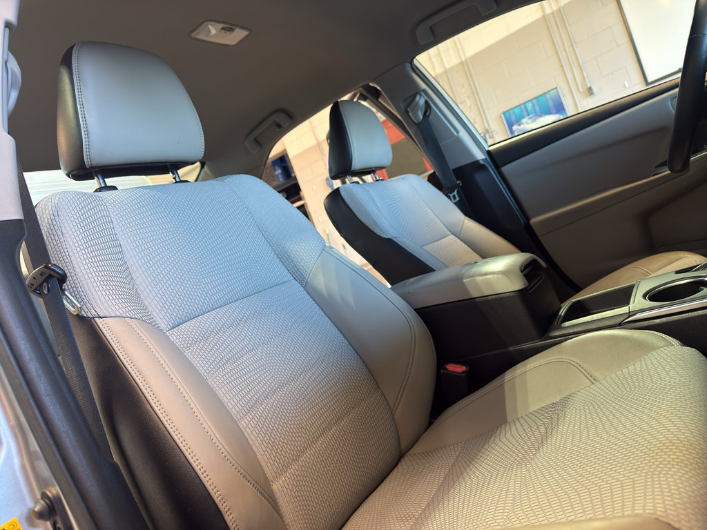 Used 2016 Toyota Camry SE FWD image 23