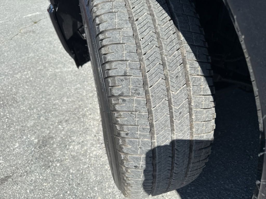 Used 2023 Ford F150 Lightning XLT AWD/4WD image 31