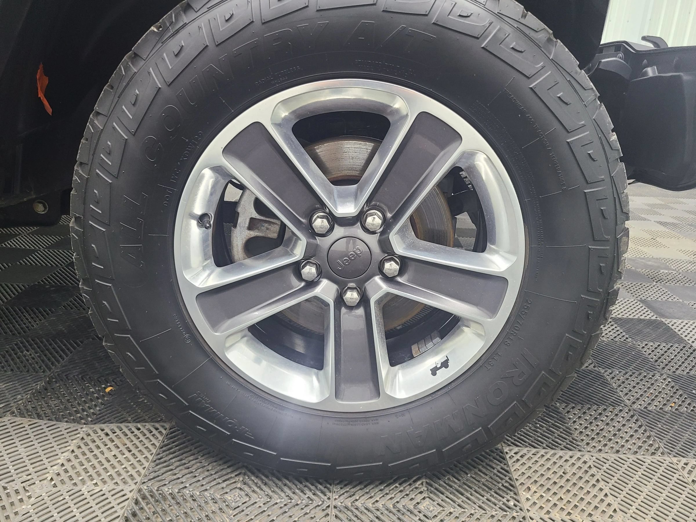 Used 2020 Jeep Wrangler Unlimited Sahara AWD/4WD image 15