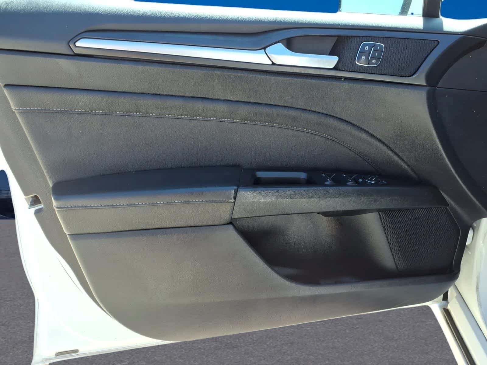 Used 2020 Ford Fusion Titanium AWD/4WD image 16