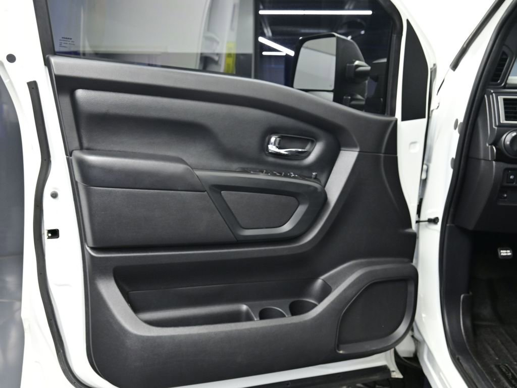 Used 2019 Nissan Titan SV w/ SV Convenience Package image 13