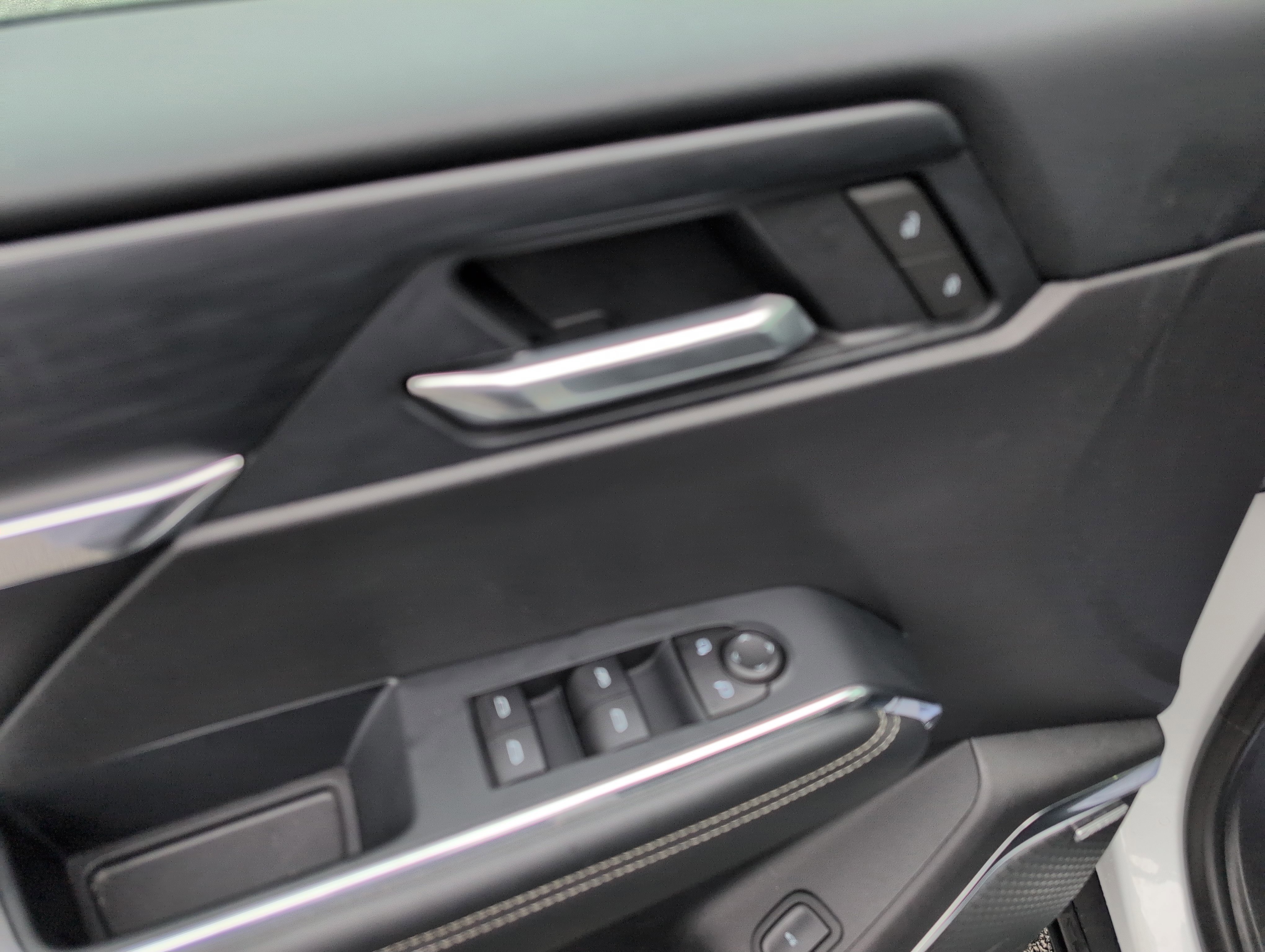 Used 2025 GMC Acadia Elevation image 13