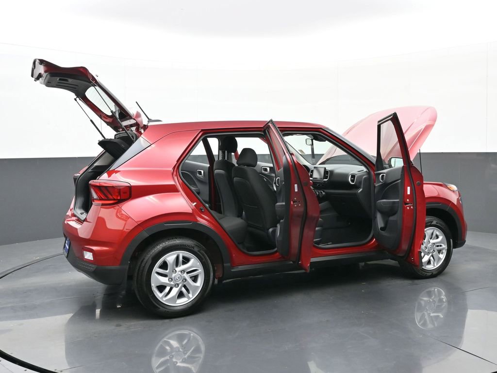 Certified 2025 Hyundai Venue SE image 40