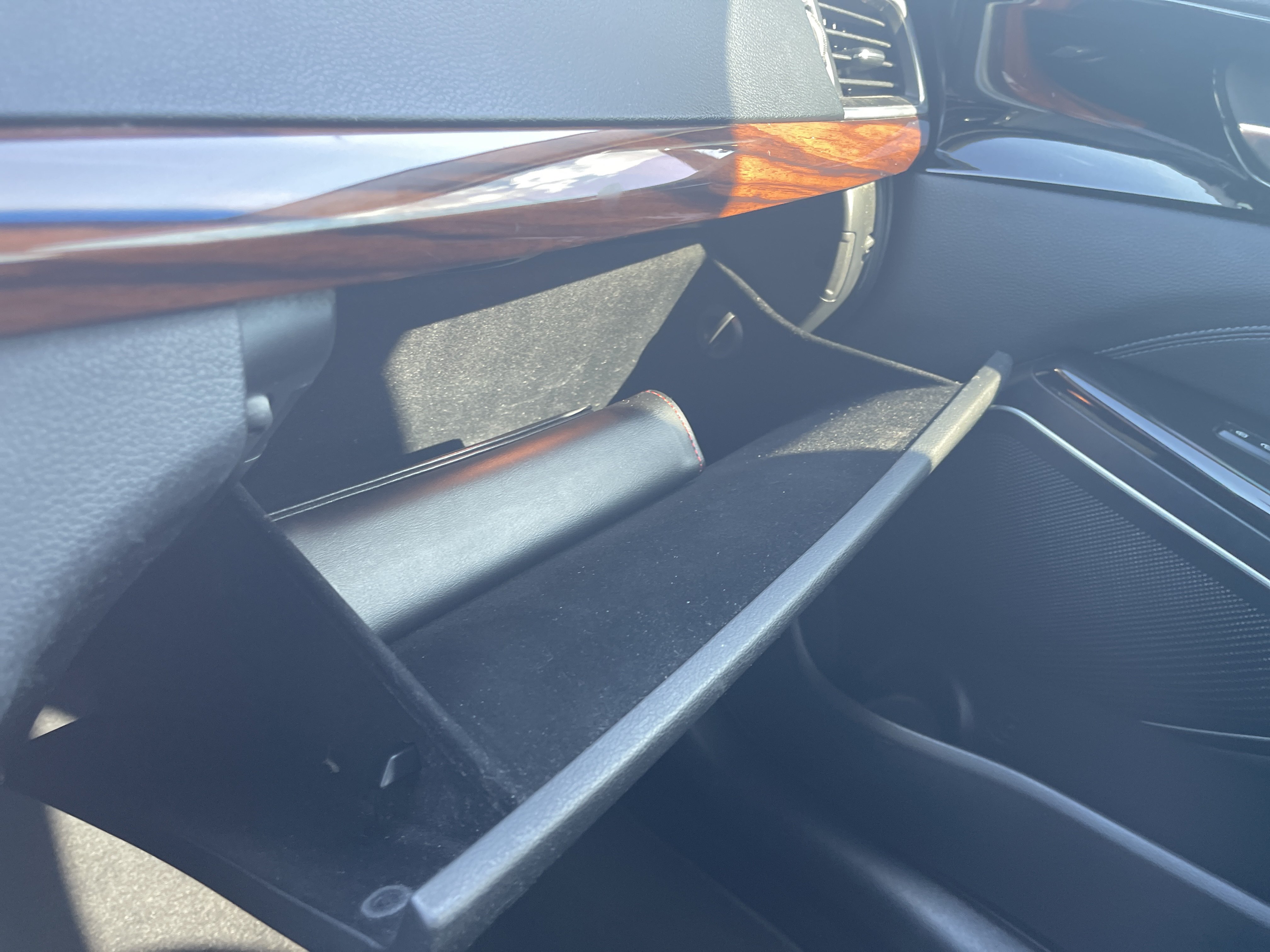 Used 2017 Kia Cadenza Premium FWD image 38
