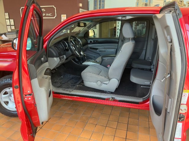 Used 2012 Toyota Tacoma 4x4 Access Cab w/ SR5 Pkg image 23