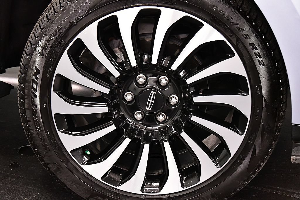 Used 2023 Lincoln Navigator L Black Label AWD/4WD image 9