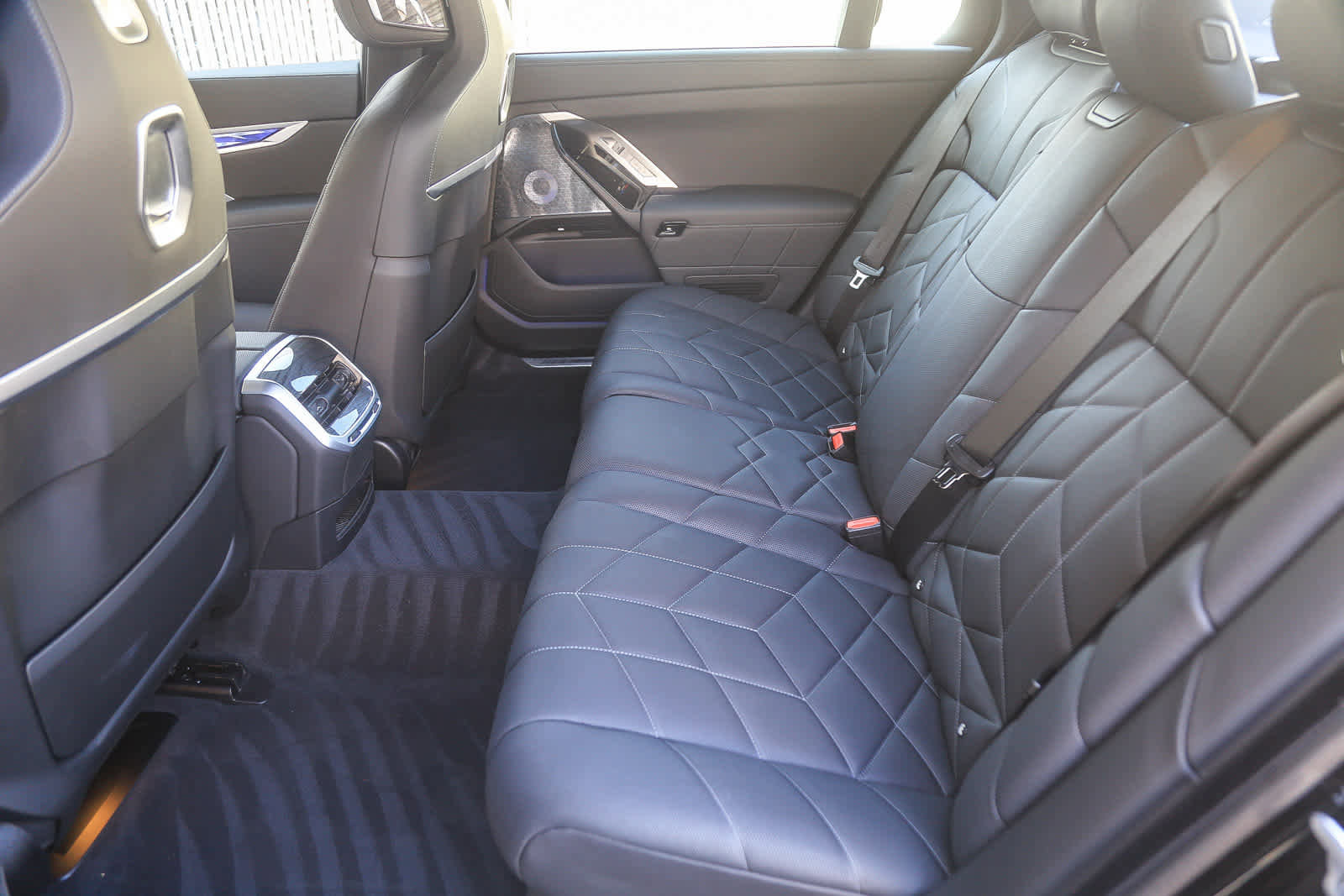 Used 2025 BMW i7 xDrive60 w/ Premium Package image 15