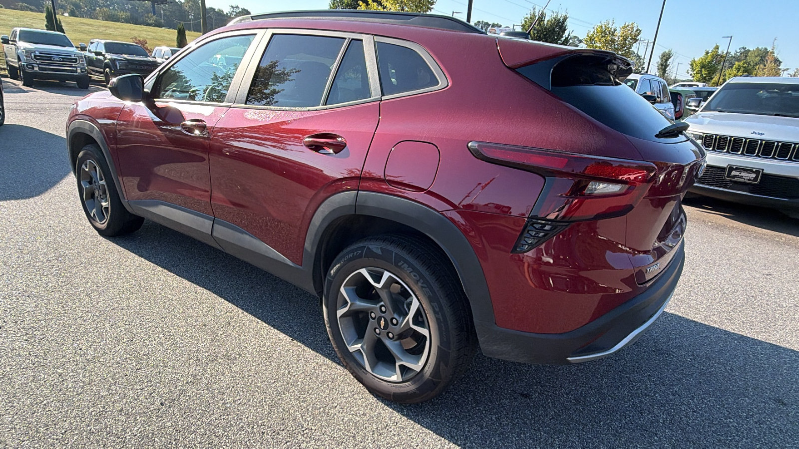 Used 2025 Chevrolet Trax LT FWD image 10