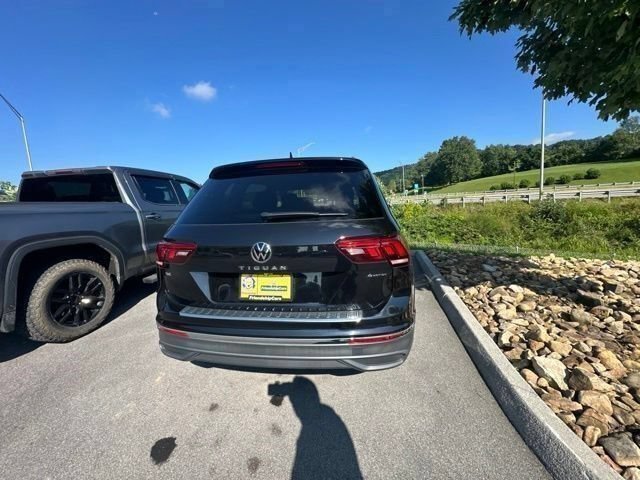 Used 2024 Volkswagen Tiguan SE w/ Panoramic Sunroof Package AWD/4WD image 21