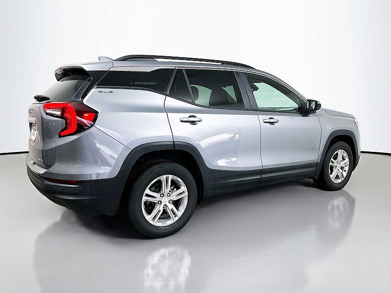 Used 2024 GMC Terrain SLE w/ Driver Convenience Package image 7