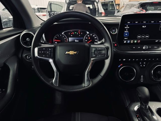Used 2025 Chevrolet Blazer LT AWD/4WD image 23