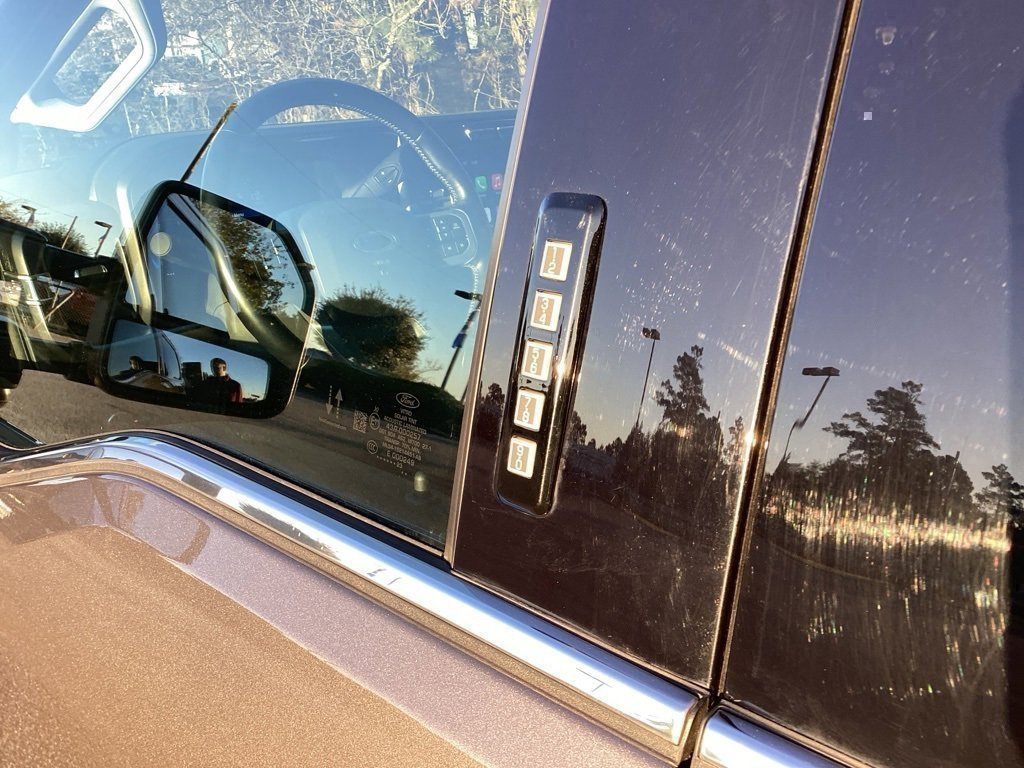Used 2023 Ford F250 Lariat w/ Chrome Package image 17