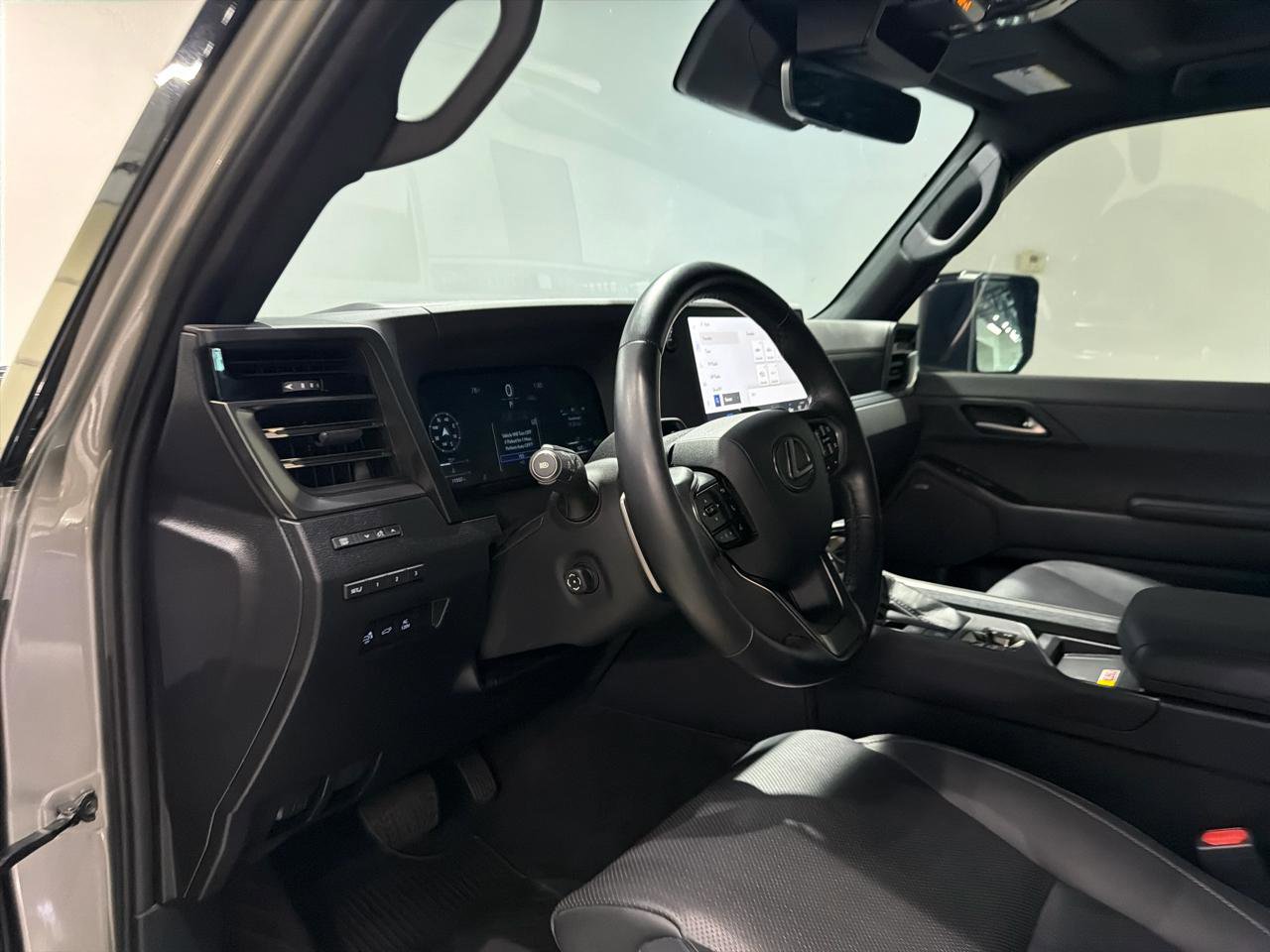 Used 2024 Lexus GX 550 image 17