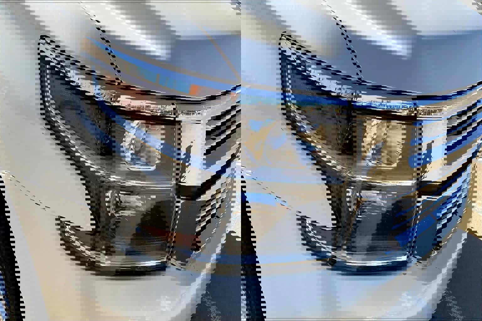 Used 2015 Chevrolet Suburban LT image 27