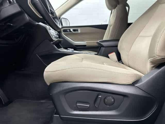 Used 2023 Ford Explorer XLT AWD/4WD image 26
