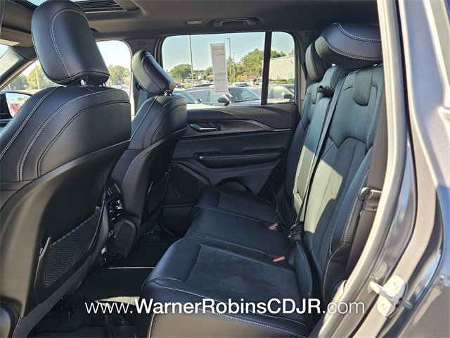 New 2025 Jeep Grand Cherokee Altitude image 6