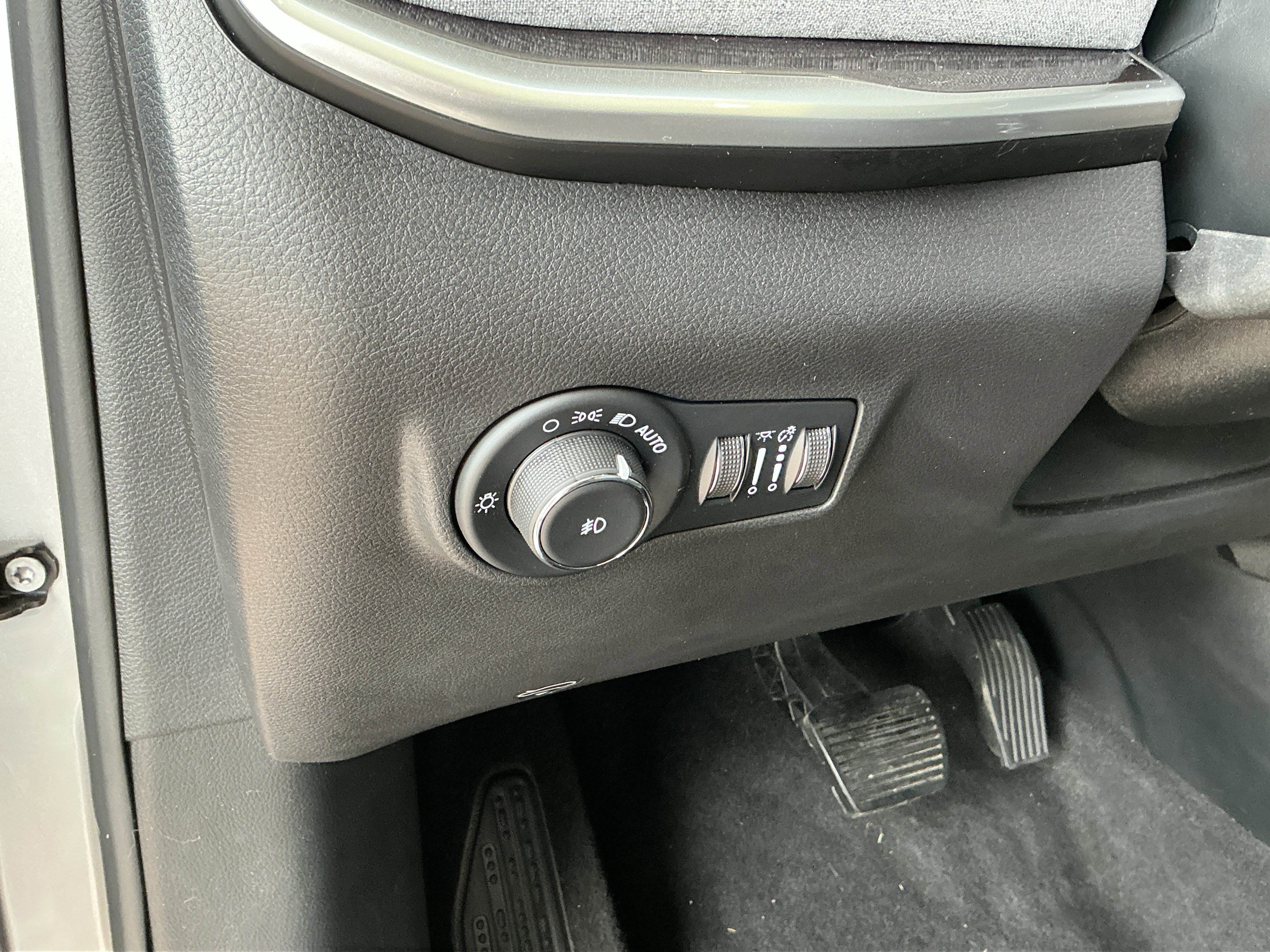 Used 2023 Jeep Compass Latitude image 30