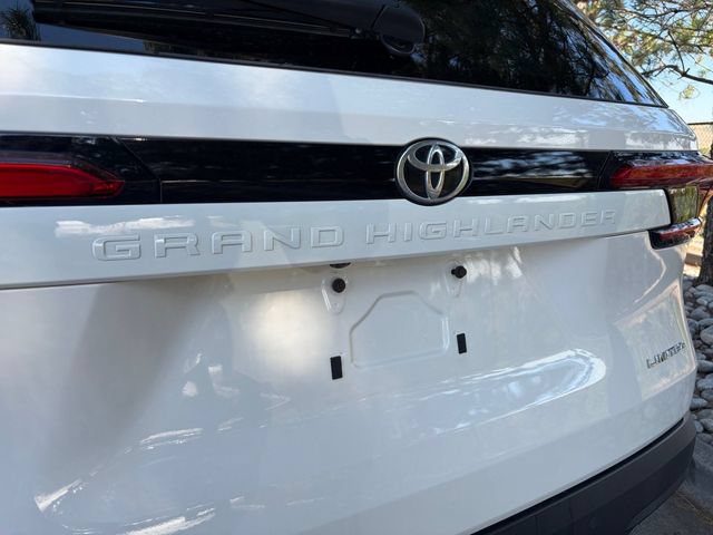 Used 2024 Toyota Grand Highlander AWD image 24