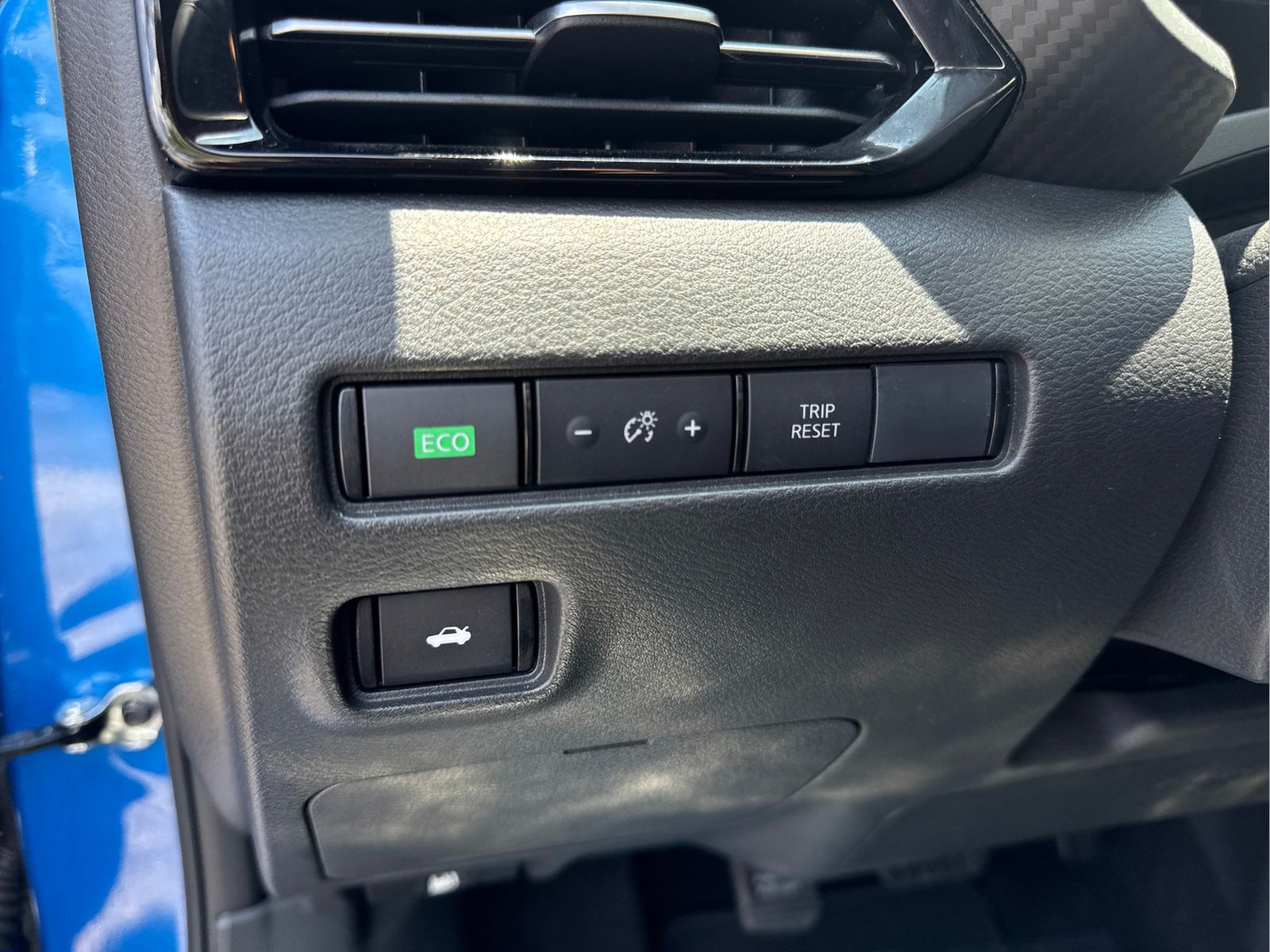 Certified 2025 Nissan Sentra SR FWD image 17
