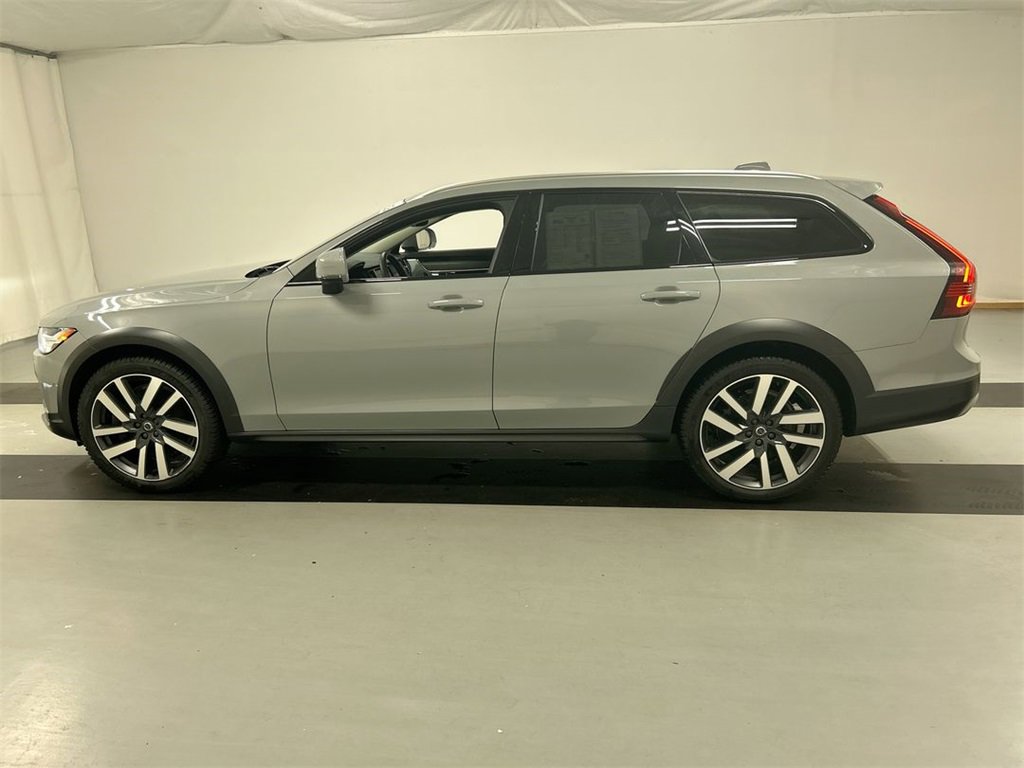 Used 2024 Volvo V90 B6 Cross Country Ultimate image 6