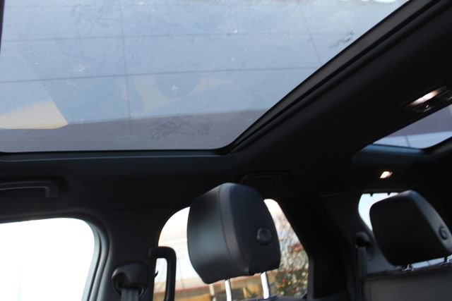 Used 2019 Land Rover Discovery SE image 21