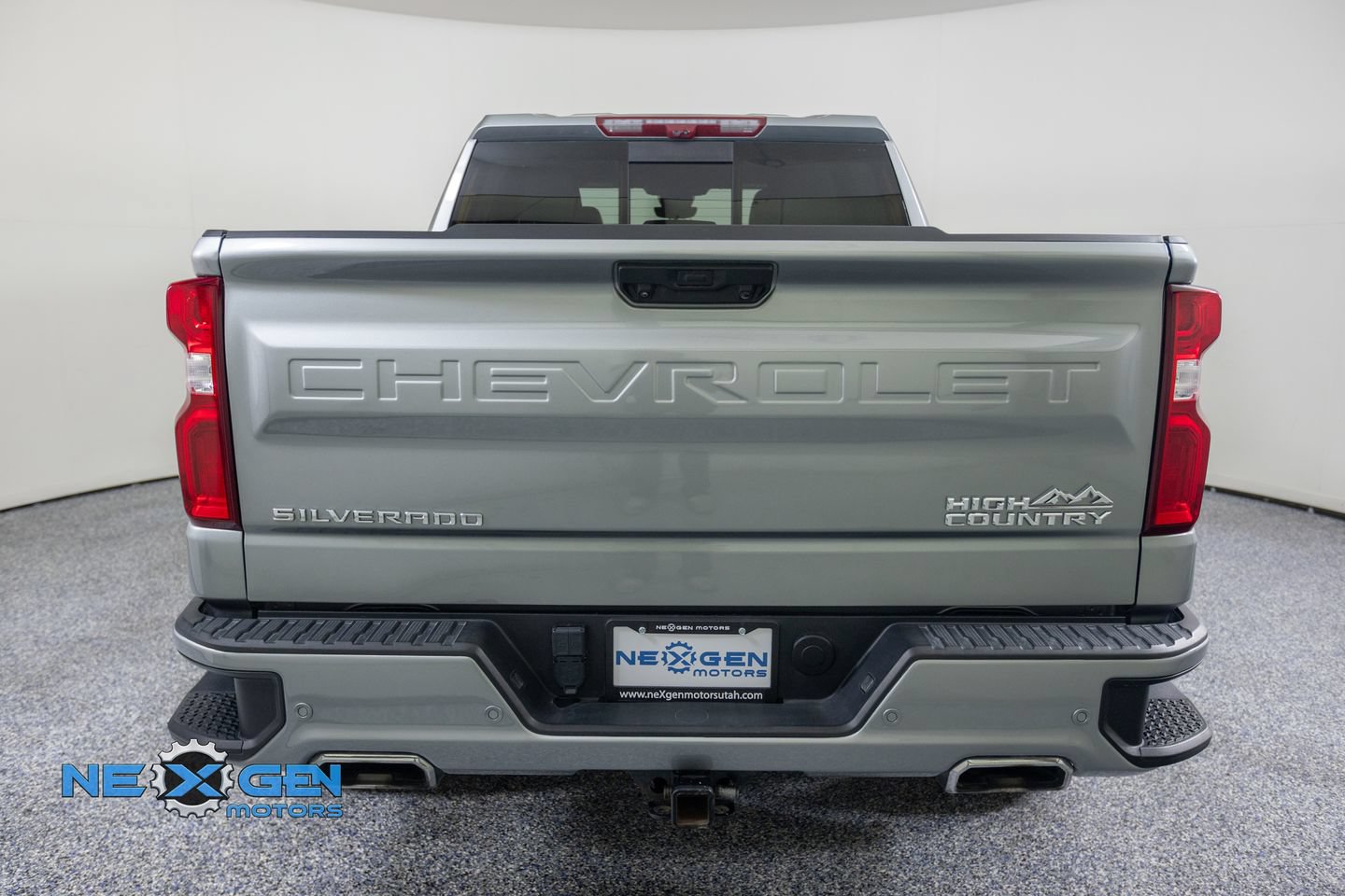Used 2025 Chevrolet Silverado 1500 High Country w/ Technology Package AWD/4WD image 6