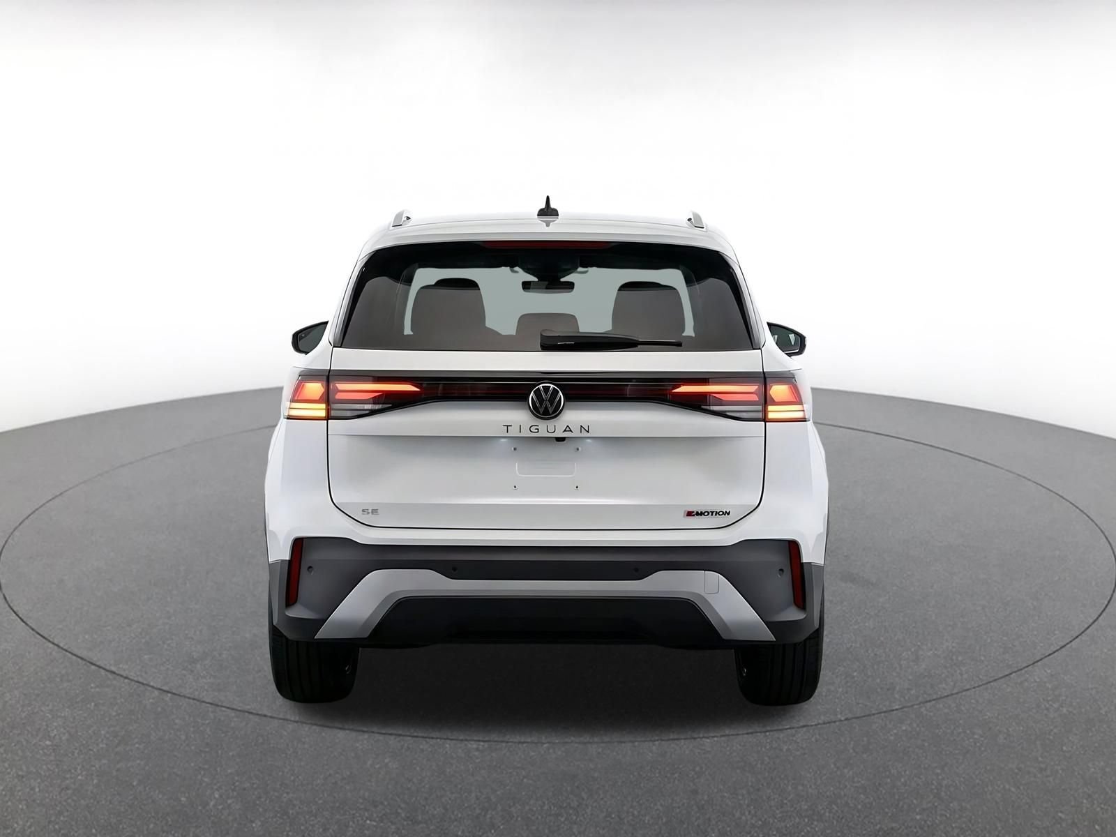 Used 2026 Volkswagen Tiguan SE FWD image 7