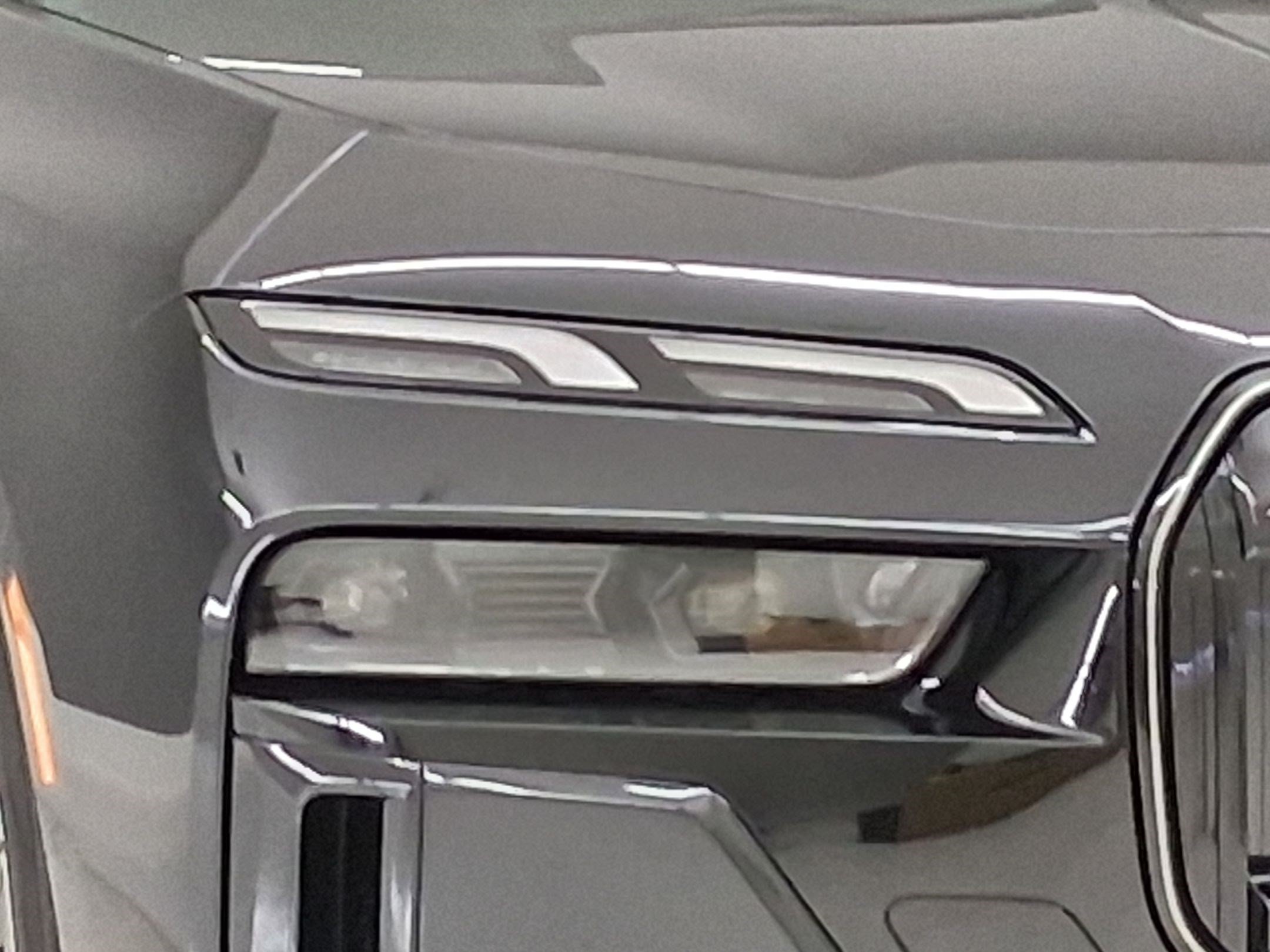 New 2026 BMW 750e xDrive w/ Premium Package AWD/4WD image 9