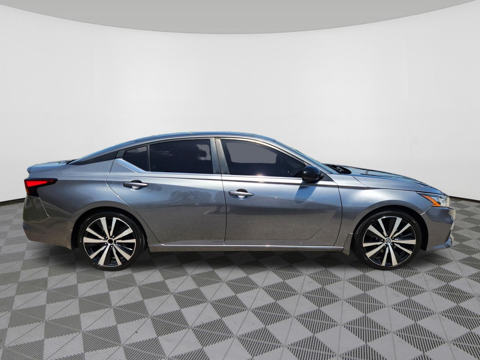 Used 2019 Nissan Altima 2.5 SR w/ SR Premium Package FWD image 6
