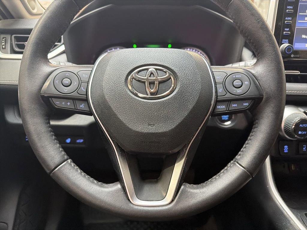 Used 2021 Toyota RAV4 XLE Premium image 16