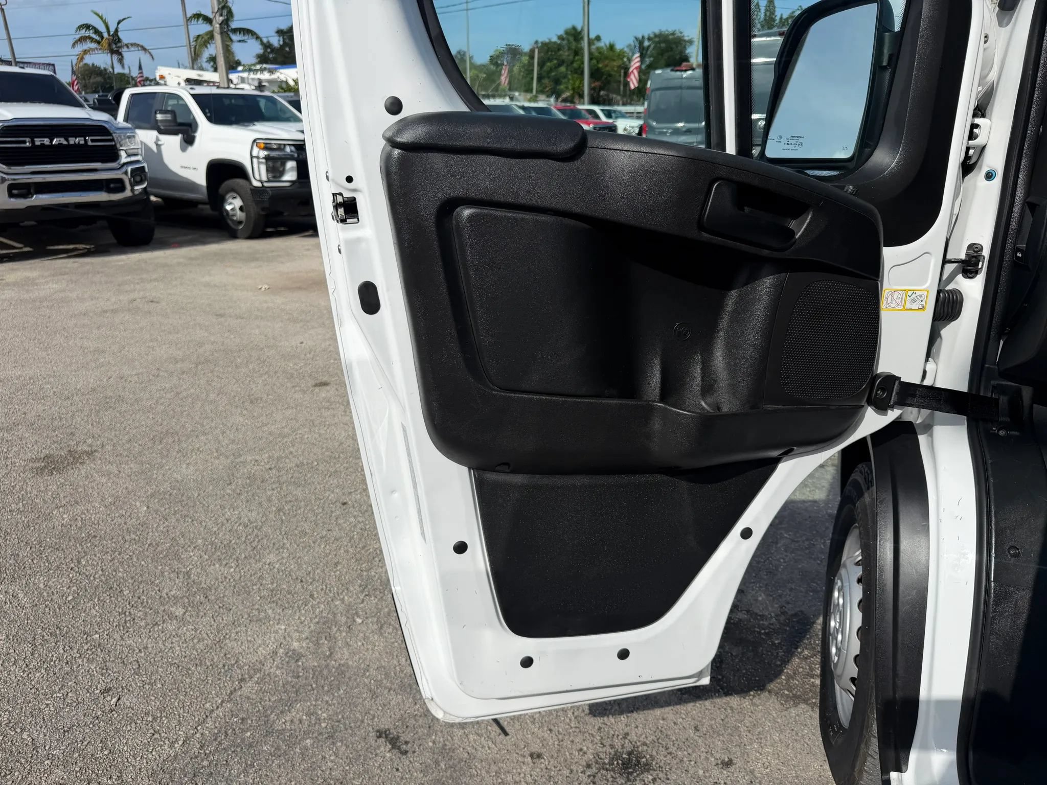 Used 2025 RAM ProMaster 2500 w/ Convenience Group FWD image 11