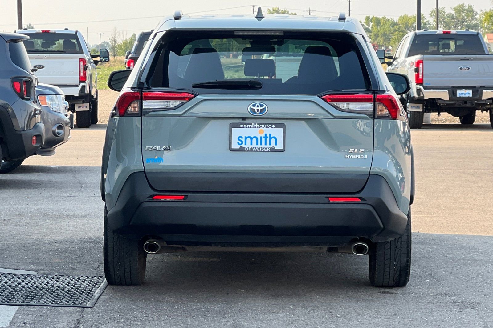 Used 2022 Toyota RAV4 XLE Premium image 4