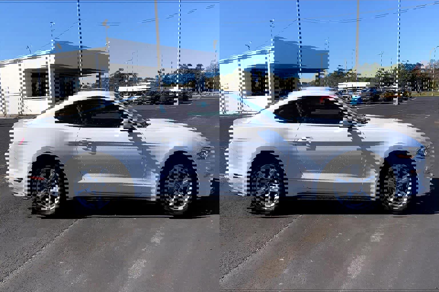 Used 2018 Ford Mustang EcoBoost image 14