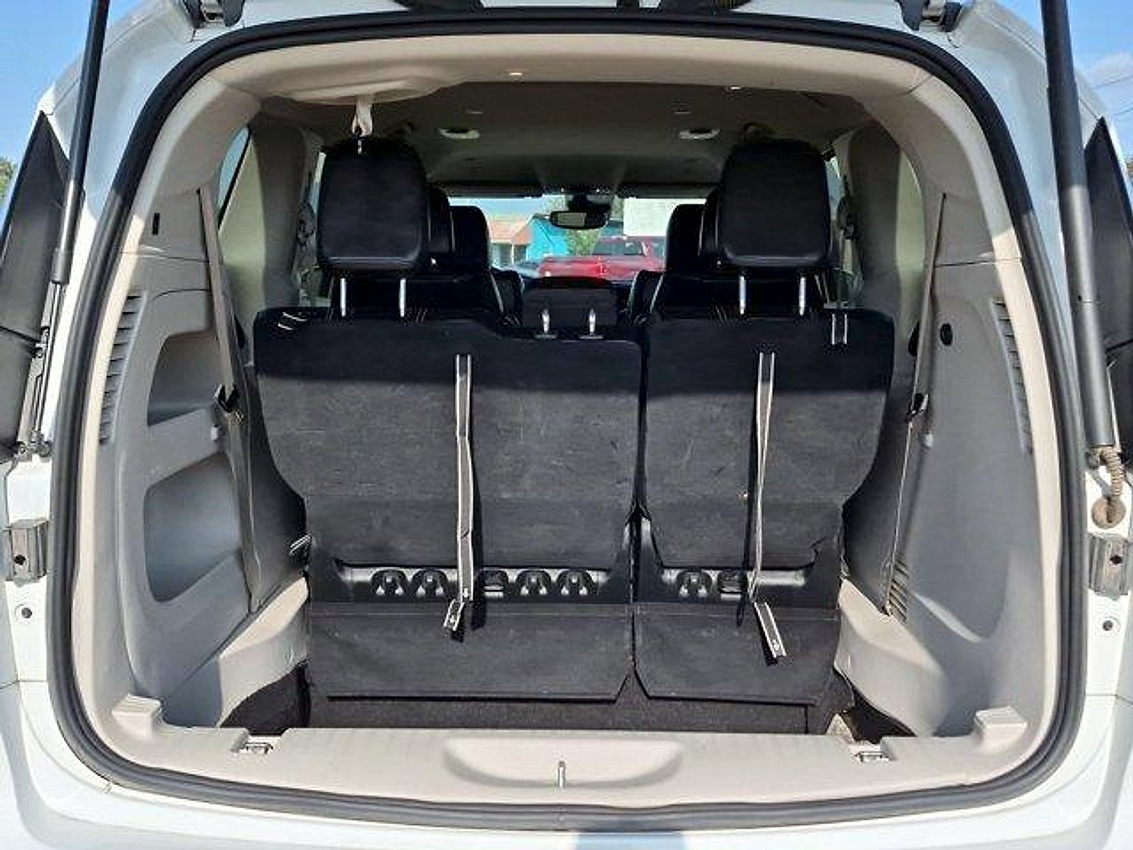 Used 2023 Chrysler Pacifica Touring-L FWD image 24