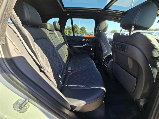 Used 2023 BMW X5 xDrive40i w/ Parking Assistance Package AWD/4WD image 12