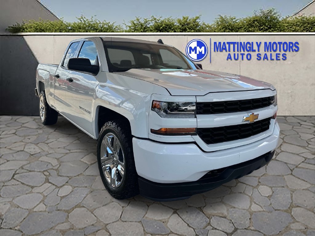 Used 2018 Chevrolet Silverado 1500 Custom w/ Custom Value Package RWD image 1