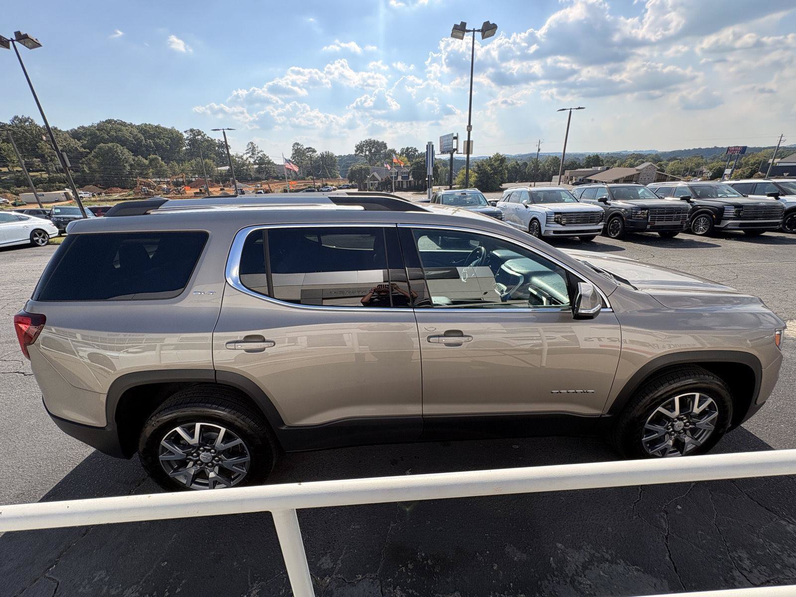 Used 2023 GMC Acadia SLT AWD/4WD image 5