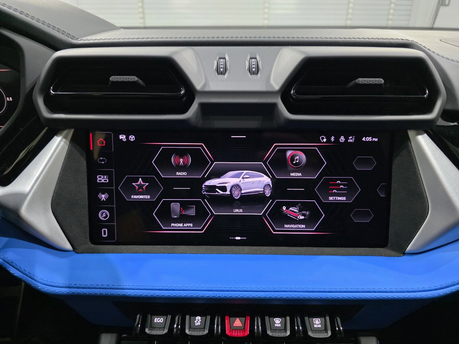 Used 2025 Lamborghini Urus SE image 17