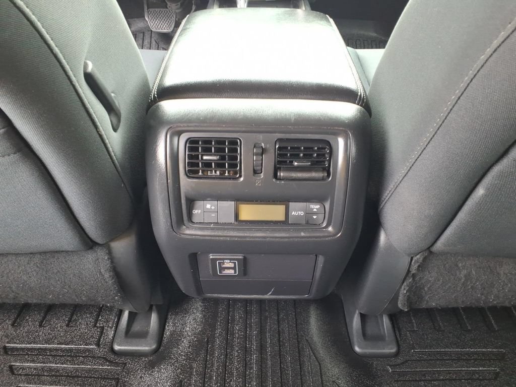 Used 2018 Nissan Pathfinder SV FWD image 7