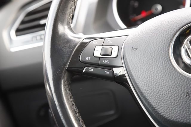Used 2018 Volkswagen Tiguan SE w/ Panoramic Sunroof Package image 21