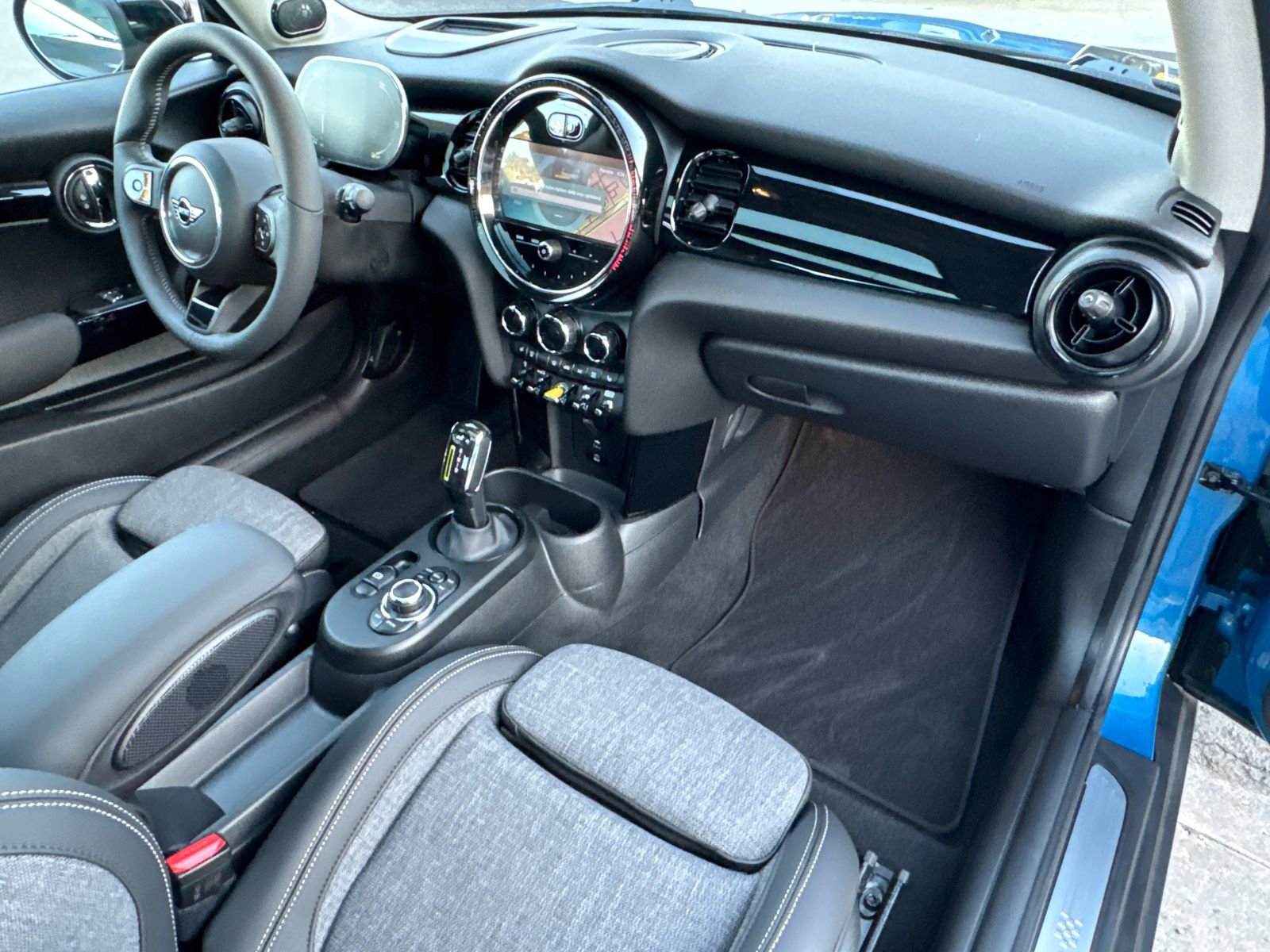 Used 2023 MINI Cooper SE image 12