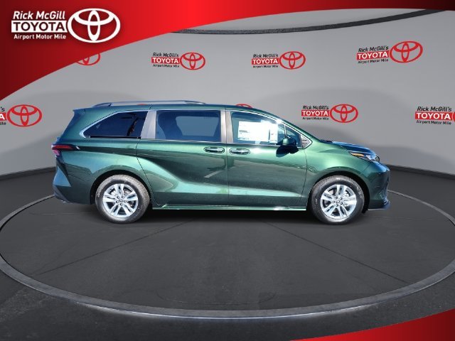 New 2026 Toyota Sienna XLE AWD/4WD image 9