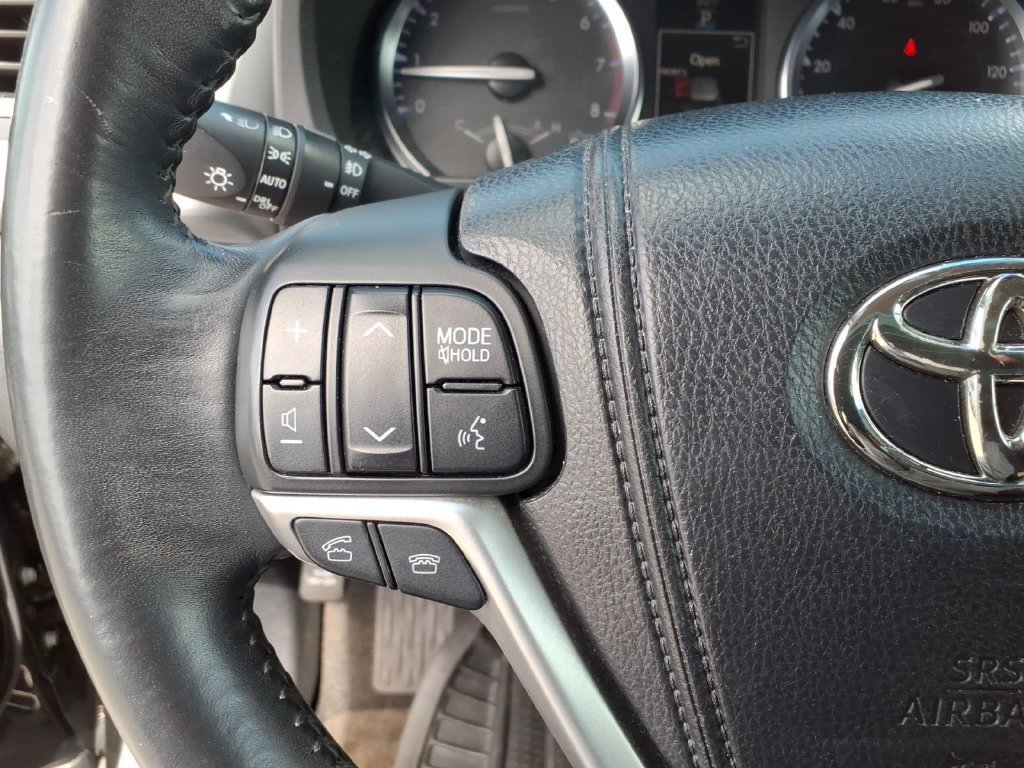 Used 2015 Toyota Highlander XLE FWD image 39