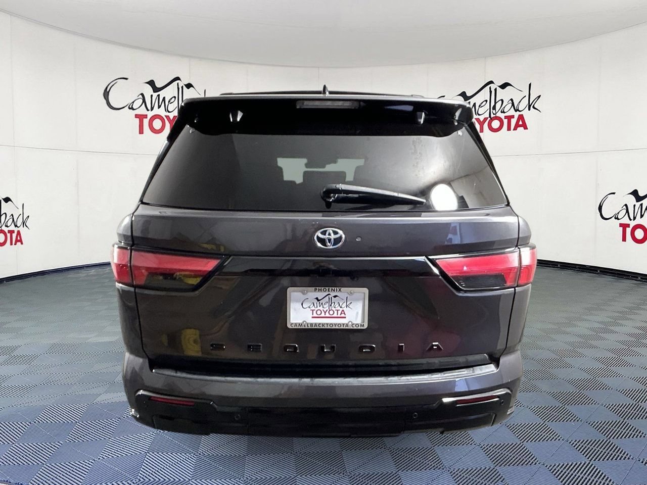 Used 2023 Toyota Sequoia Platinum AWD/4WD image 6