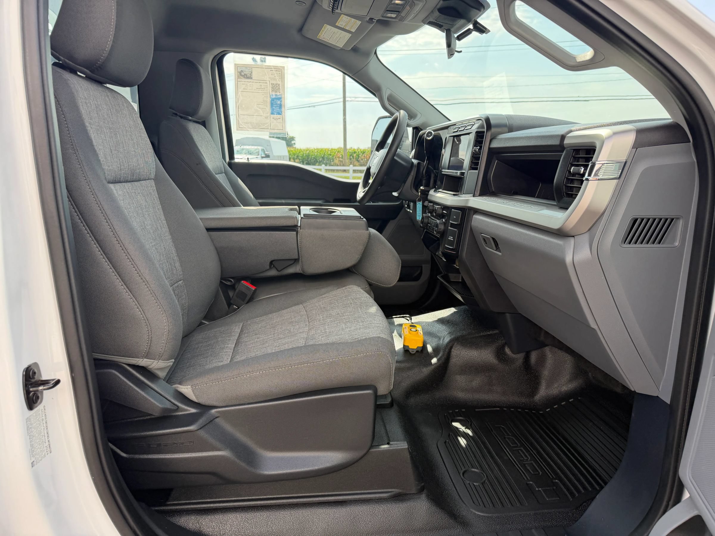 Used 2024 Ford F550 4x4 Regular Cab Super Duty image 29