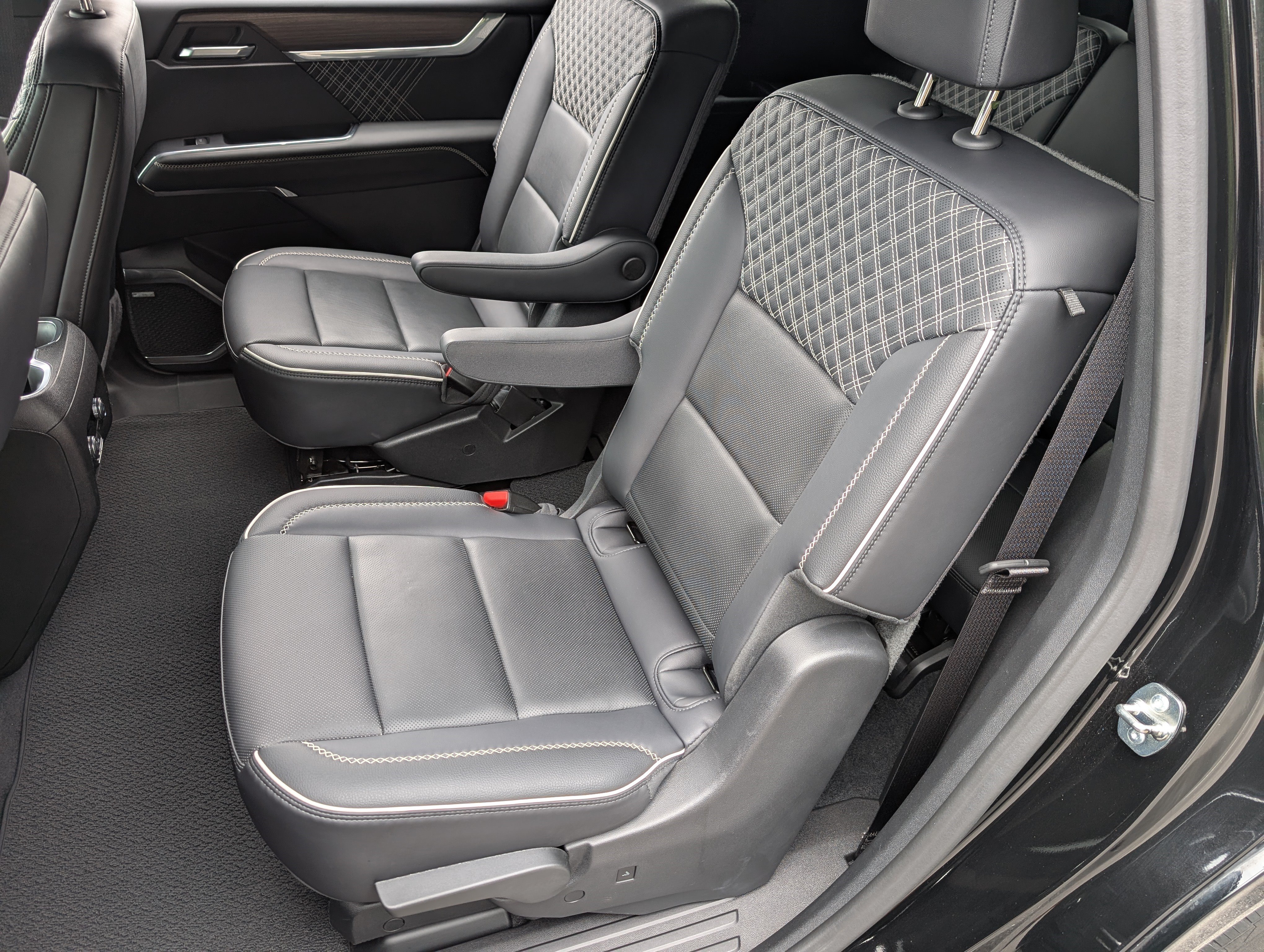 Used 2024 GMC Acadia Denali FWD image 18