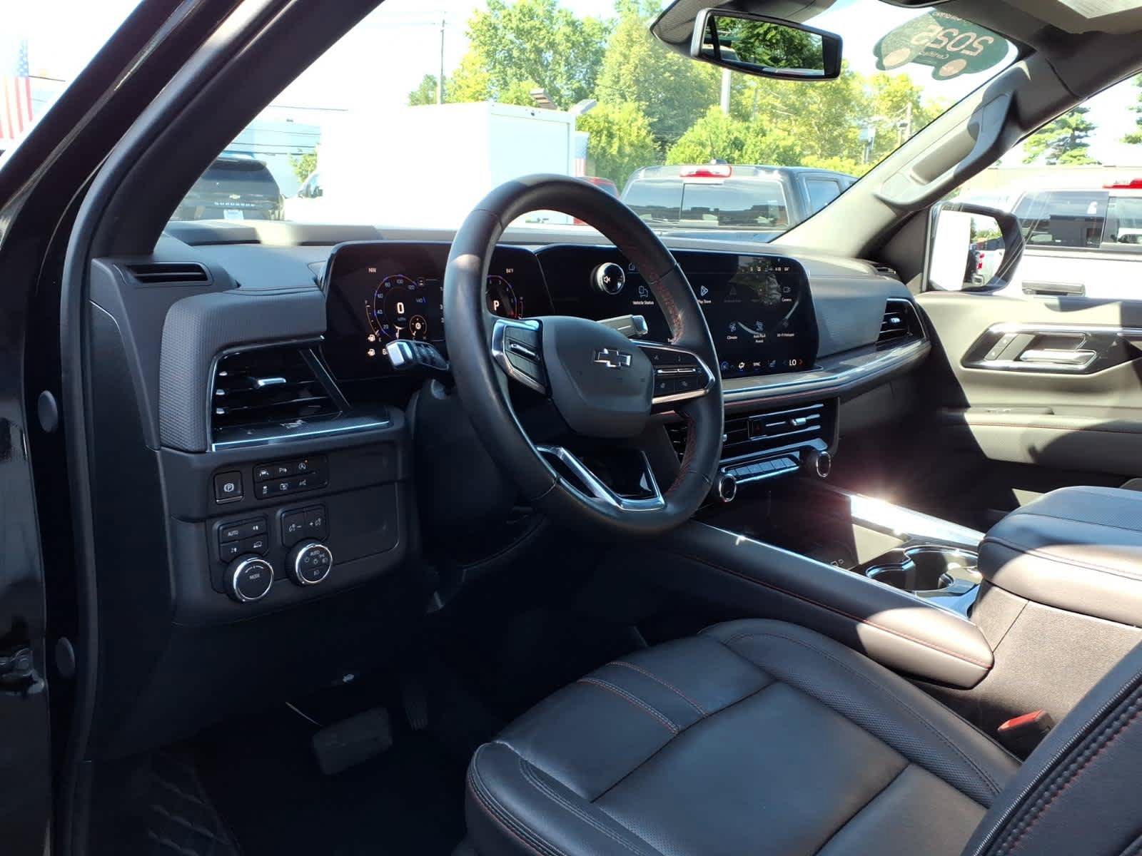 Used 2025 Chevrolet Suburban RST w/ Comfort Package AWD/4WD image 9