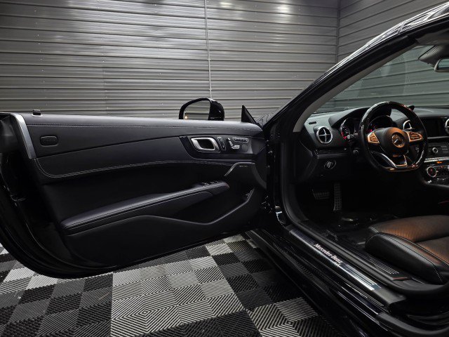 Used 2018 Mercedes-Benz SL 550 image 32